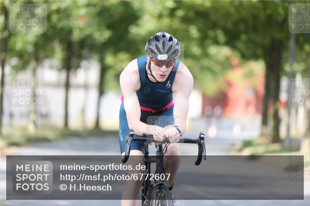11.08.2024 - GEWOBA Citytriathlon Bremen H.Heesch http://msf.ph/oto/6772607 11.08.2024 11:38:32 Radfahren 769, 781, 791, 824, 1038 meine-sportfotos.de