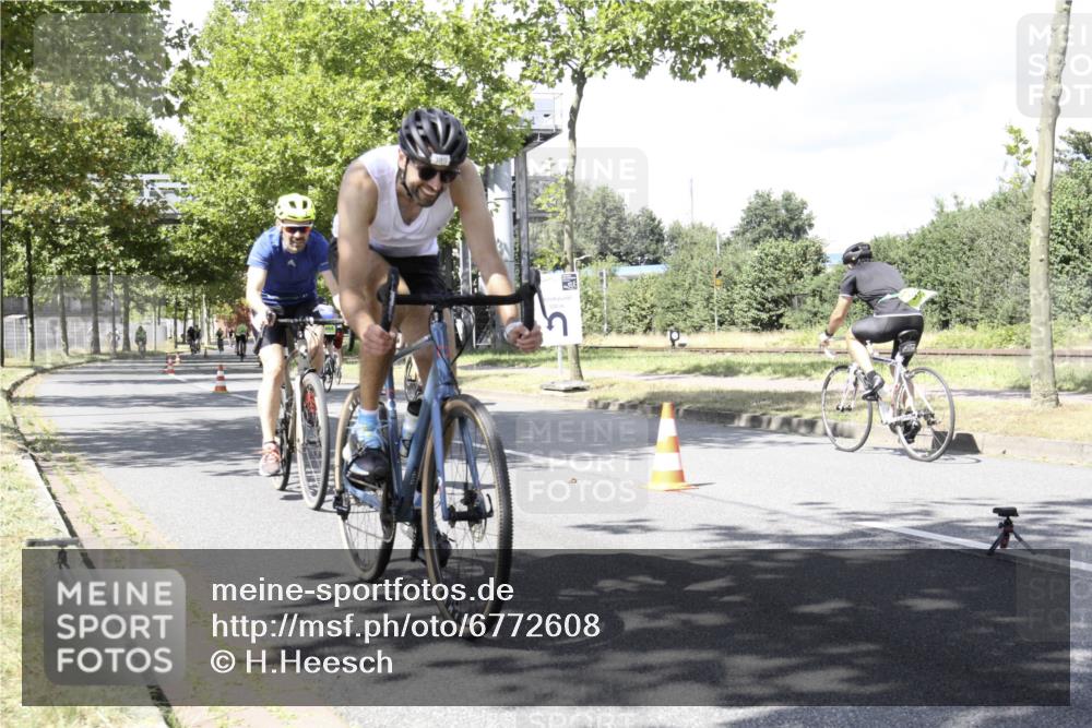 11.08.2024 - GEWOBA Citytriathlon Bremen H.Heesch http://msf.ph/oto/6772608 11.08.2024 13:14:32 Radfahren 289, 292, 329, 345, 382, 389, 393, 398, 410, 442, 449, 505, 531 meine-sportfotos.de