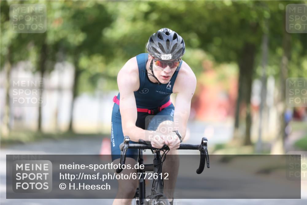 11.08.2024 - GEWOBA Citytriathlon Bremen H.Heesch http://msf.ph/oto/6772612 11.08.2024 11:38:32 Radfahren 769, 781, 791, 824, 1038 meine-sportfotos.de