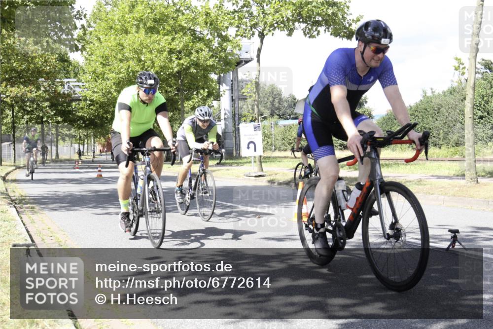 11.08.2024 - GEWOBA Citytriathlon Bremen H.Heesch http://msf.ph/oto/6772614 11.08.2024 13:14:40 Radfahren 289, 292, 345, 382, 389, 400, 410, 436, 442, 449, 470 meine-sportfotos.de