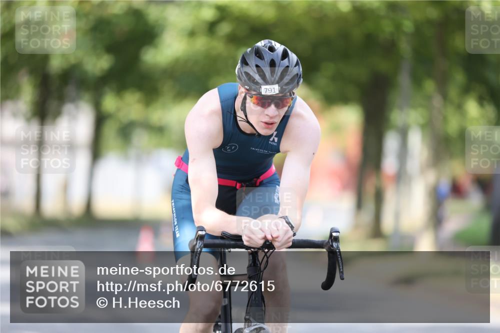 11.08.2024 - GEWOBA Citytriathlon Bremen H.Heesch http://msf.ph/oto/6772615 11.08.2024 11:38:32 Radfahren 769, 781, 791, 824, 1038 meine-sportfotos.de