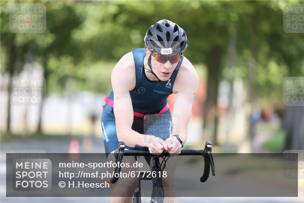 11.08.2024 - GEWOBA Citytriathlon Bremen H.Heesch http://msf.ph/oto/6772618 11.08.2024 11:38:32 Radfahren 769, 781, 791, 824, 1038 meine-sportfotos.de
