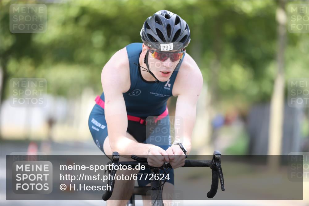 11.08.2024 - GEWOBA Citytriathlon Bremen H.Heesch http://msf.ph/oto/6772624 11.08.2024 11:38:32 Radfahren 769, 781, 791, 824, 1038 meine-sportfotos.de
