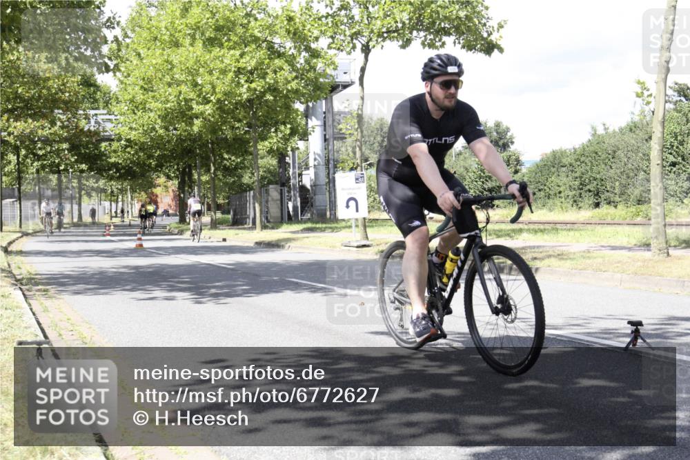 11.08.2024 - GEWOBA Citytriathlon Bremen H.Heesch http://msf.ph/oto/6772627 11.08.2024 13:14:46 Radfahren 289, 292, 345, 400, 410, 436, 470, 516 meine-sportfotos.de