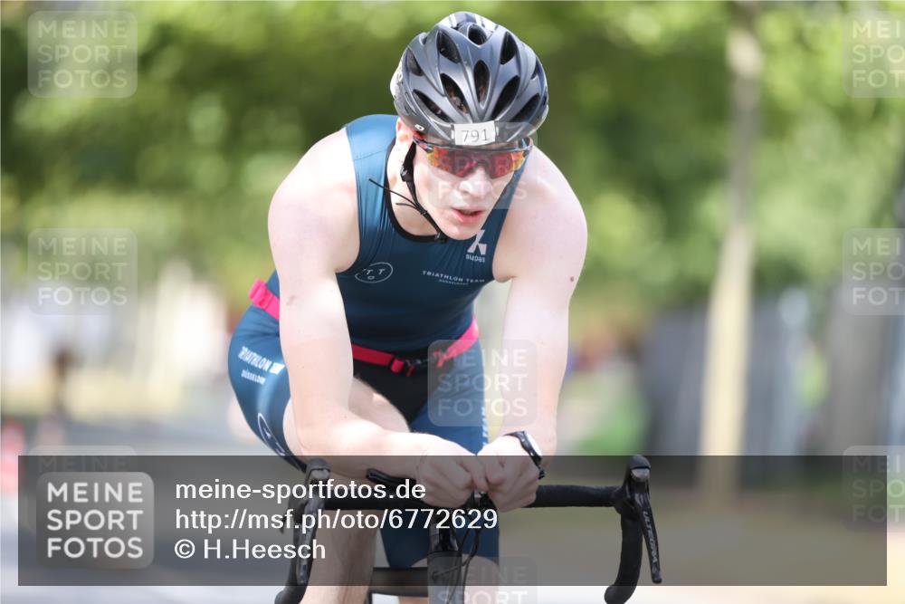 11.08.2024 - GEWOBA Citytriathlon Bremen H.Heesch http://msf.ph/oto/6772629 11.08.2024 11:38:32 Radfahren 769, 781, 791, 824, 1038 meine-sportfotos.de