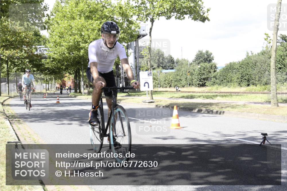 11.08.2024 - GEWOBA Citytriathlon Bremen H.Heesch http://msf.ph/oto/6772630 11.08.2024 13:14:50 Radfahren 289, 292, 345, 400, 410, 436, 470, 516 meine-sportfotos.de