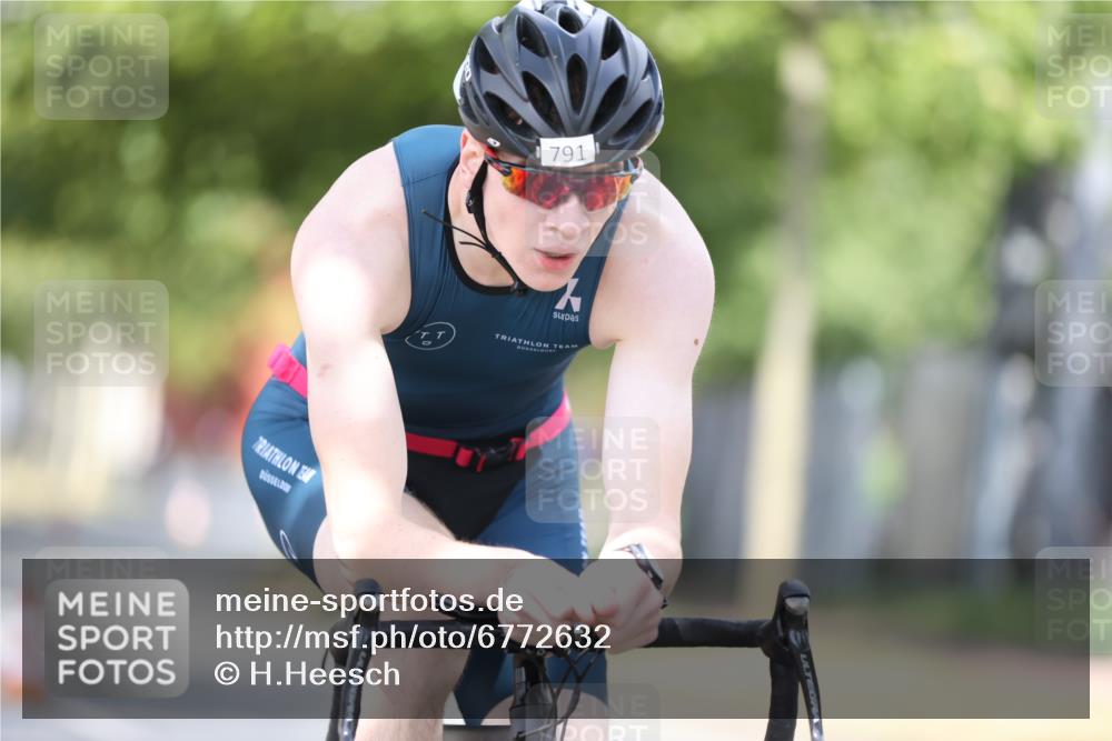 11.08.2024 - GEWOBA Citytriathlon Bremen H.Heesch http://msf.ph/oto/6772632 11.08.2024 11:38:32 Radfahren 769, 781, 791, 824, 1038 meine-sportfotos.de