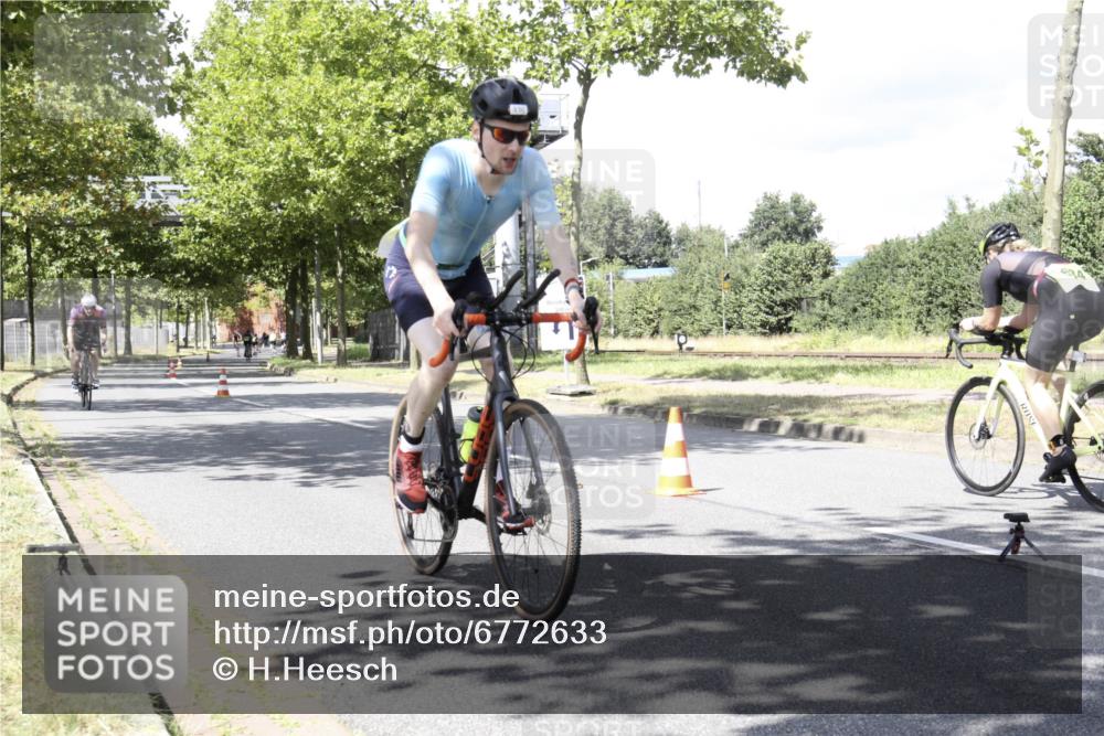11.08.2024 - GEWOBA Citytriathlon Bremen H.Heesch http://msf.ph/oto/6772633 11.08.2024 13:14:51 Radfahren 289, 292, 400, 410, 436, 470, 516 meine-sportfotos.de