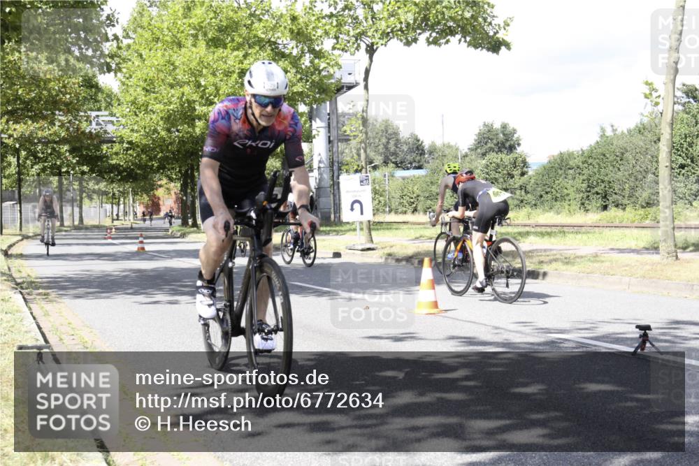 11.08.2024 - GEWOBA Citytriathlon Bremen H.Heesch http://msf.ph/oto/6772634 11.08.2024 13:14:53 Radfahren 289, 292, 400, 410, 436, 470, 516 meine-sportfotos.de