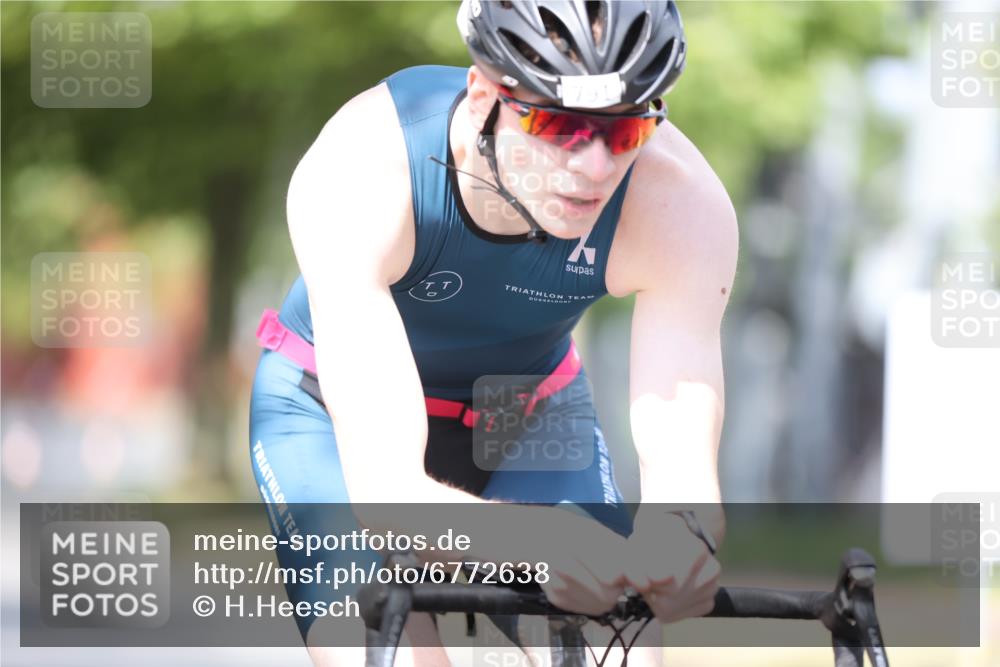 11.08.2024 - GEWOBA Citytriathlon Bremen H.Heesch http://msf.ph/oto/6772638 11.08.2024 11:38:32 Radfahren 769, 781, 791, 824, 1038 meine-sportfotos.de