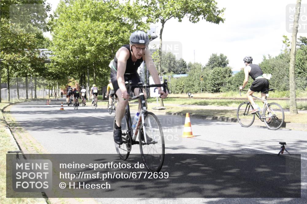 11.08.2024 - GEWOBA Citytriathlon Bremen H.Heesch http://msf.ph/oto/6772639 11.08.2024 13:14:55 Radfahren 292, 400, 401, 436, 470, 516 meine-sportfotos.de