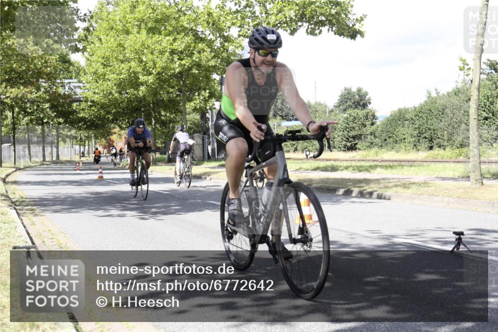 11.08.2024 - GEWOBA Citytriathlon Bremen H.Heesch http://msf.ph/oto/6772642 11.08.2024 13:15:04 Radfahren 401, 516 meine-sportfotos.de