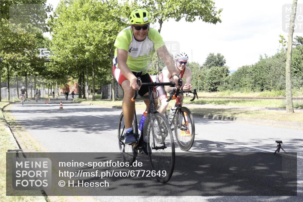 11.08.2024 - GEWOBA Citytriathlon Bremen H.Heesch http://msf.ph/oto/6772649 11.08.2024 13:15:17 Radfahren xxx, 359, 384, 401, 464, 477, 496, 498, 610 meine-sportfotos.de