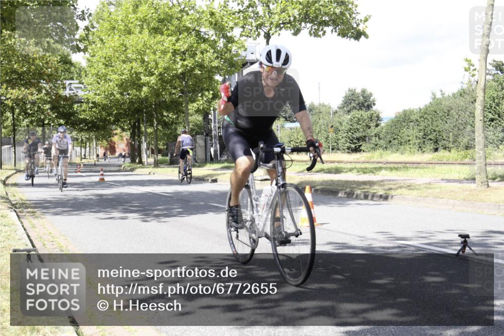 11.08.2024 - GEWOBA Citytriathlon Bremen H.Heesch http://msf.ph/oto/6772655 11.08.2024 13:15:20 Radfahren xxx, 359, 384, 464, 477, 496, 498, 558, 610 meine-sportfotos.de