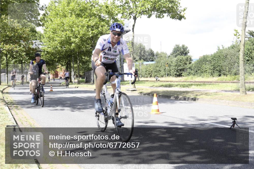 11.08.2024 - GEWOBA Citytriathlon Bremen H.Heesch http://msf.ph/oto/6772657 11.08.2024 13:15:22 Radfahren xxx, 359, 384, 464, 473, 477, 496, 498, 558, 610, 636 meine-sportfotos.de