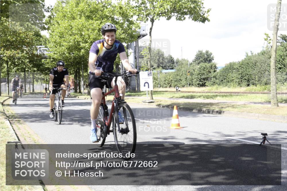11.08.2024 - GEWOBA Citytriathlon Bremen H.Heesch http://msf.ph/oto/6772662 11.08.2024 13:15:23 Radfahren xxx, 359, 384, 433, 464, 473, 477, 496, 498, 558, 610, 636 meine-sportfotos.de