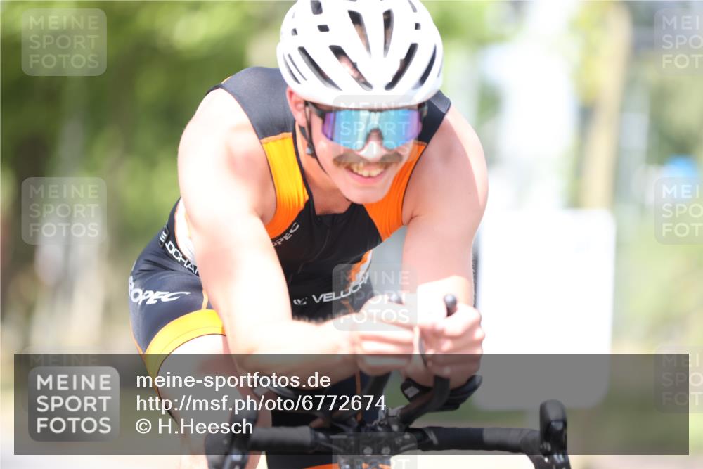 11.08.2024 - GEWOBA Citytriathlon Bremen H.Heesch http://msf.ph/oto/6772674 11.08.2024 11:38:40 Radfahren 769, 791, 824, 1038 meine-sportfotos.de