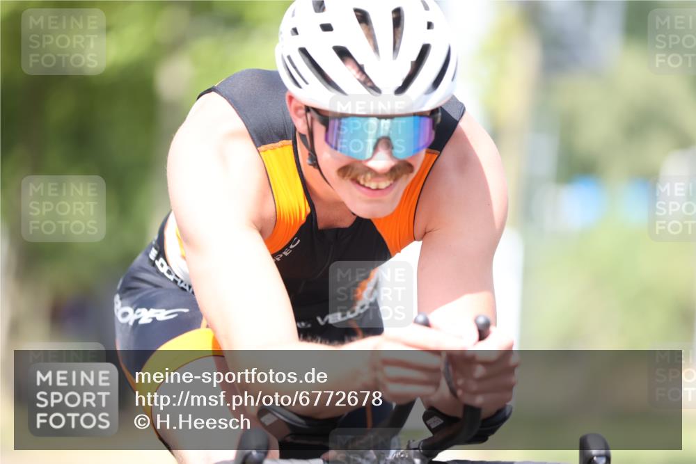 11.08.2024 - GEWOBA Citytriathlon Bremen H.Heesch http://msf.ph/oto/6772678 11.08.2024 11:38:40 Radfahren 769, 791, 824, 1038 meine-sportfotos.de