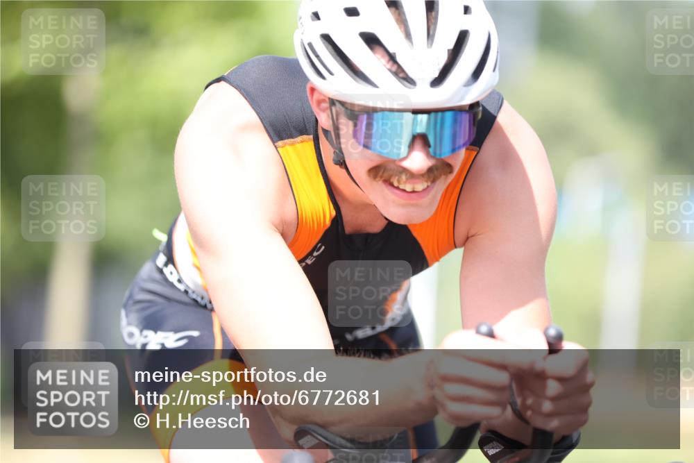 11.08.2024 - GEWOBA Citytriathlon Bremen H.Heesch http://msf.ph/oto/6772681 11.08.2024 11:38:40 Radfahren 769, 791, 824, 1038 meine-sportfotos.de