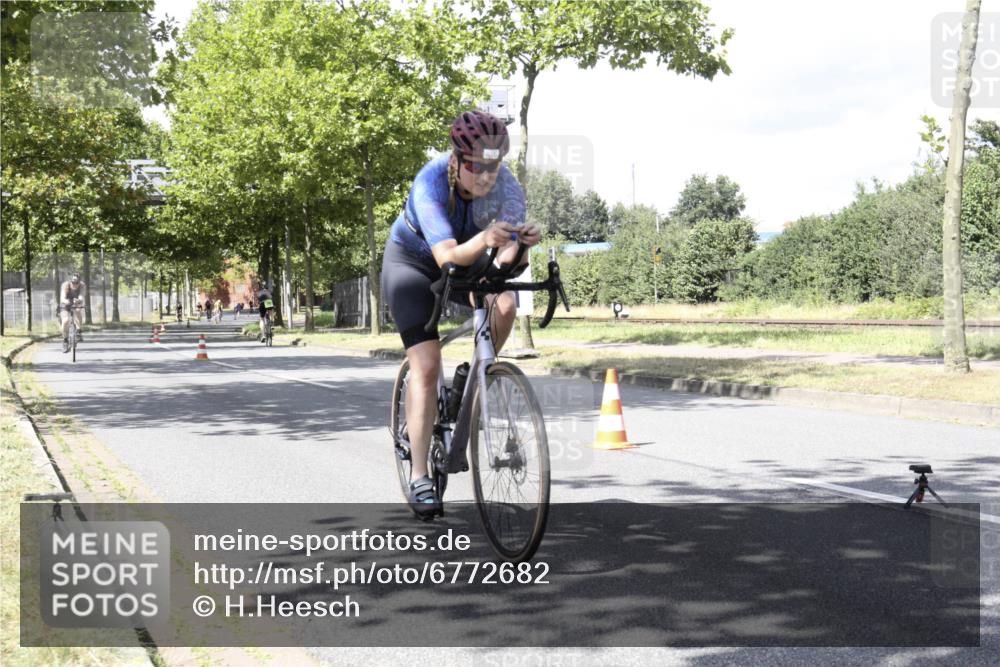 11.08.2024 - GEWOBA Citytriathlon Bremen H.Heesch http://msf.ph/oto/6772682 11.08.2024 13:15:33 Radfahren 358, 359, 384, 433, 464, 473, 496, 498, 512, 558, xxx, 636, 665 meine-sportfotos.de
