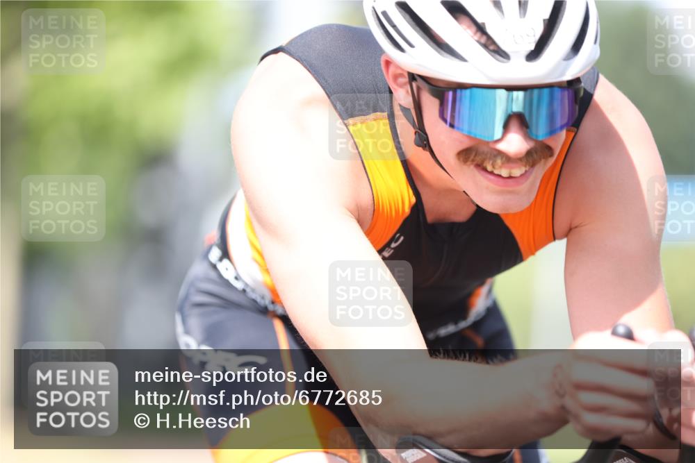 11.08.2024 - GEWOBA Citytriathlon Bremen H.Heesch http://msf.ph/oto/6772685 11.08.2024 11:38:40 Radfahren 769, 791, 824, 1038 meine-sportfotos.de