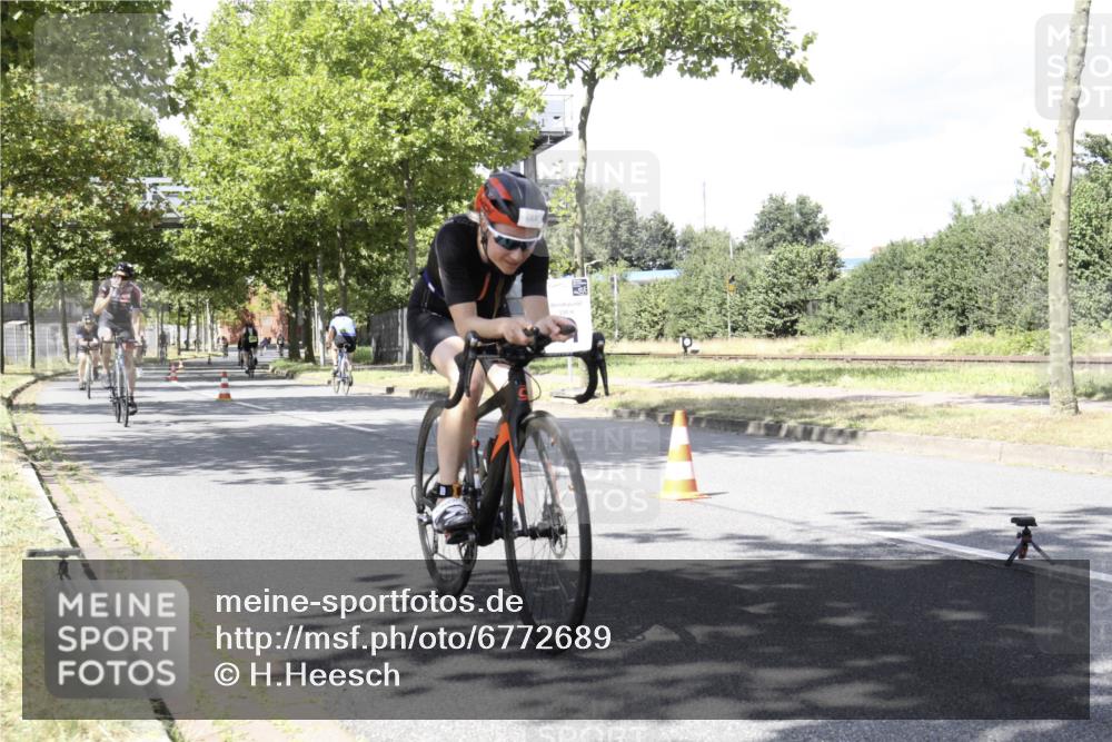 11.08.2024 - GEWOBA Citytriathlon Bremen H.Heesch http://msf.ph/oto/6772689 11.08.2024 13:15:41 Radfahren 358, 361, 433, 445, 473, 485, 512, 524, 558, xxx, 636, 665 meine-sportfotos.de