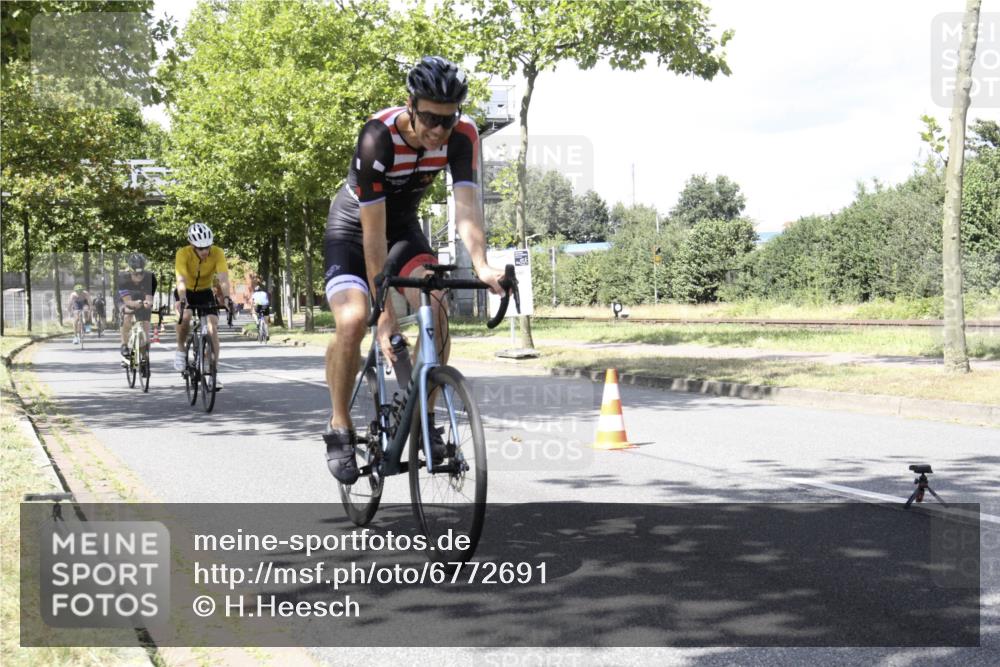 11.08.2024 - GEWOBA Citytriathlon Bremen H.Heesch http://msf.ph/oto/6772691 11.08.2024 13:15:43 Radfahren 358, 361, 433, 445, 473, 485, 512, 524, 558, xxx, 636, 665 meine-sportfotos.de