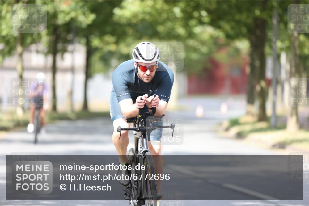 11.08.2024 - GEWOBA Citytriathlon Bremen H.Heesch http://msf.ph/oto/6772696 11.08.2024 11:38:42 Radfahren 769, 791, 824, 1038 meine-sportfotos.de