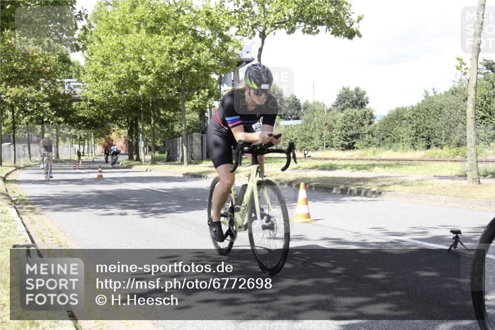 11.08.2024 - GEWOBA Citytriathlon Bremen H.Heesch http://msf.ph/oto/6772698 11.08.2024 13:15:44 Radfahren 358, 361, 433, 445, 473, 485, 503, 512, 524, 558, xxx, 636, 665 meine-sportfotos.de