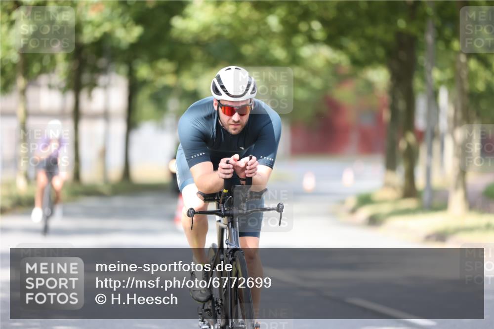 11.08.2024 - GEWOBA Citytriathlon Bremen H.Heesch http://msf.ph/oto/6772699 11.08.2024 11:38:42 Radfahren 769, 791, 824, 1038 meine-sportfotos.de