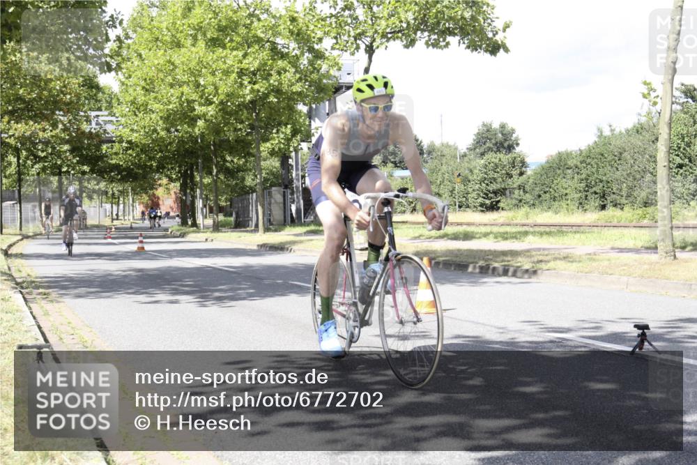 11.08.2024 - GEWOBA Citytriathlon Bremen H.Heesch http://msf.ph/oto/6772702 11.08.2024 13:15:46 Radfahren 358, 361, 421, 433, 445, 473, 485, 503, 512, 524, xxx, 636, 665 meine-sportfotos.de