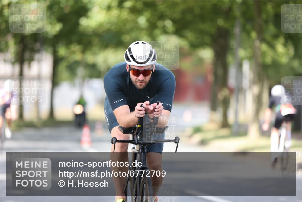 11.08.2024 - GEWOBA Citytriathlon Bremen H.Heesch http://msf.ph/oto/6772709 11.08.2024 11:38:42 Radfahren 769, 791, 824, 1038 meine-sportfotos.de