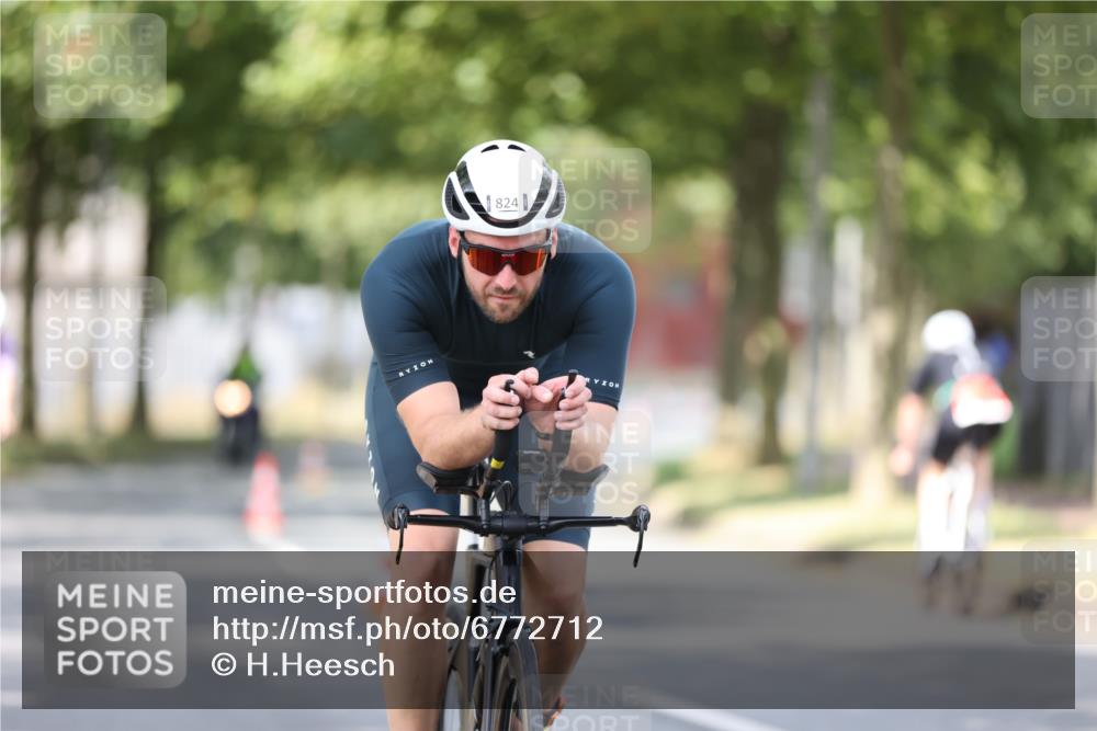 11.08.2024 - GEWOBA Citytriathlon Bremen H.Heesch http://msf.ph/oto/6772712 11.08.2024 11:38:42 Radfahren 769, 791, 824, 1038 meine-sportfotos.de