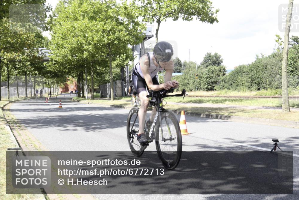 11.08.2024 - GEWOBA Citytriathlon Bremen H.Heesch http://msf.ph/oto/6772713 11.08.2024 13:15:51 Radfahren 358, 361, 421, 445, 485, 503, 512, 524, 536, xxx, 665 meine-sportfotos.de
