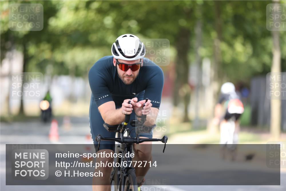11.08.2024 - GEWOBA Citytriathlon Bremen H.Heesch http://msf.ph/oto/6772714 11.08.2024 11:38:42 Radfahren 769, 791, 824, 1038 meine-sportfotos.de