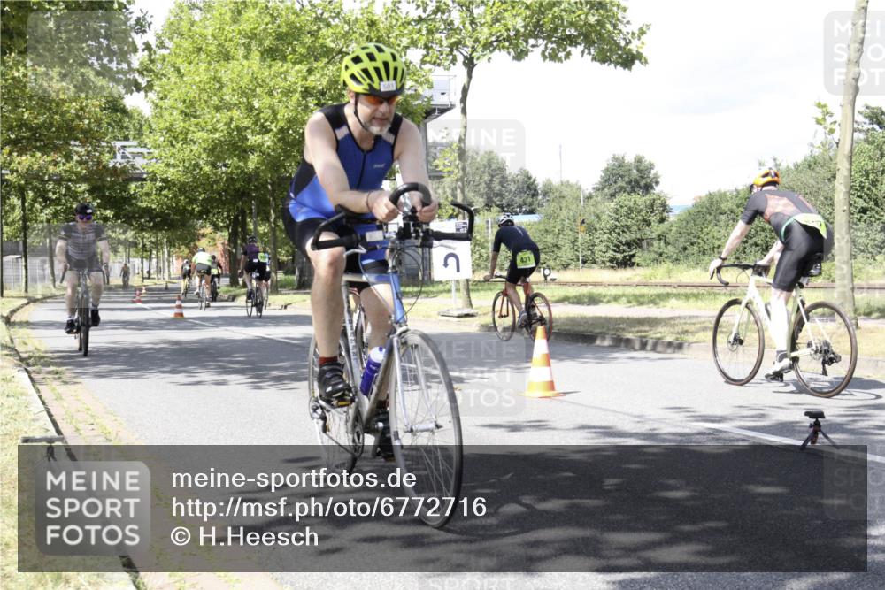 11.08.2024 - GEWOBA Citytriathlon Bremen H.Heesch http://msf.ph/oto/6772716 11.08.2024 13:15:59 Radfahren 276, 361, 362, 421, 445, 485, 503, 524, 536 meine-sportfotos.de