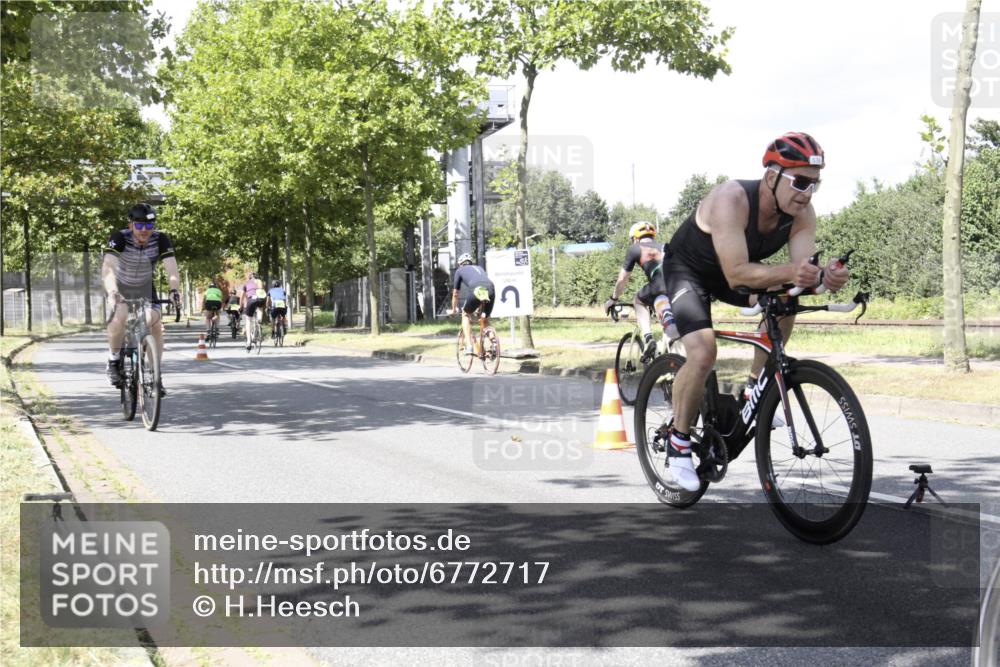 11.08.2024 - GEWOBA Citytriathlon Bremen H.Heesch http://msf.ph/oto/6772717 11.08.2024 13:16:00 Radfahren 276, 361, 362, 421, 445, 503, 515, 524, 536 meine-sportfotos.de