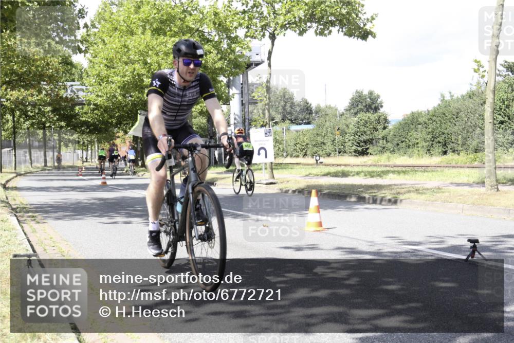 11.08.2024 - GEWOBA Citytriathlon Bremen H.Heesch http://msf.ph/oto/6772721 11.08.2024 13:16:01 Radfahren 276, 361, 362, 421, 503, 515, 524, 536 meine-sportfotos.de