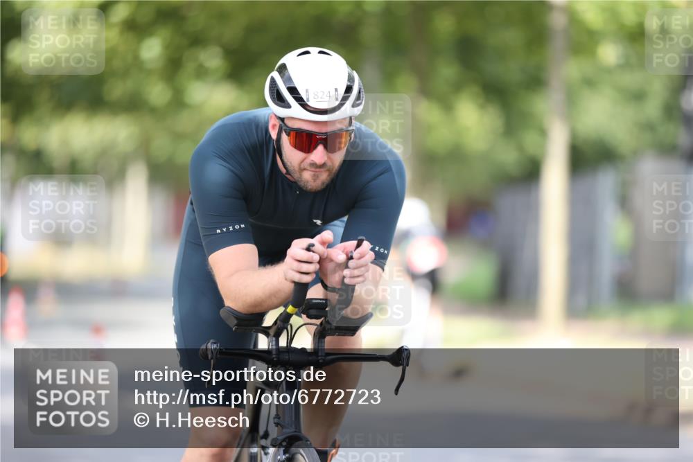 11.08.2024 - GEWOBA Citytriathlon Bremen H.Heesch http://msf.ph/oto/6772723 11.08.2024 11:38:42 Radfahren 769, 791, 824, 1038 meine-sportfotos.de