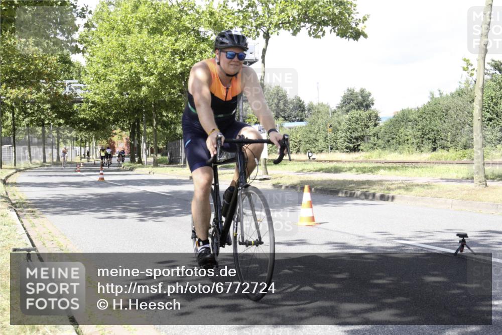 11.08.2024 - GEWOBA Citytriathlon Bremen H.Heesch http://msf.ph/oto/6772724 11.08.2024 13:16:07 Radfahren 276, 362, 421, 503, 515, 536 meine-sportfotos.de