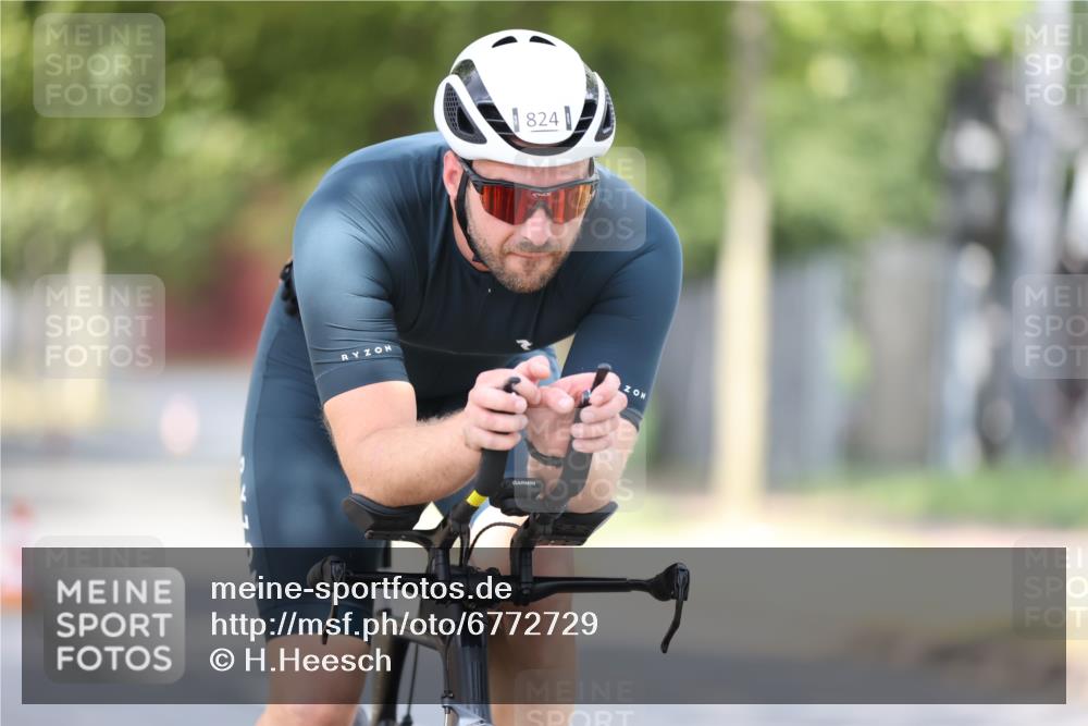 11.08.2024 - GEWOBA Citytriathlon Bremen H.Heesch http://msf.ph/oto/6772729 11.08.2024 11:38:42 Radfahren 769, 791, 824, 1038 meine-sportfotos.de