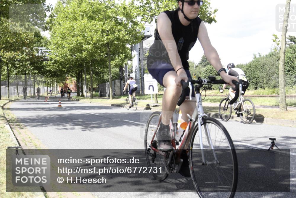 11.08.2024 - GEWOBA Citytriathlon Bremen H.Heesch http://msf.ph/oto/6772731 11.08.2024 13:16:26 Radfahren 409, 420, 444, 564 meine-sportfotos.de