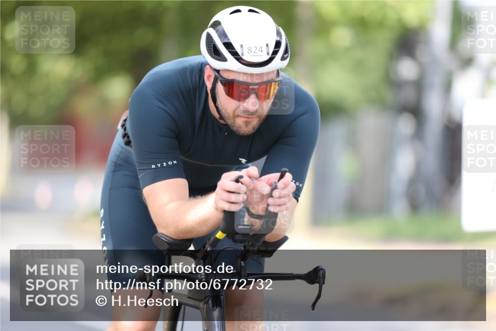 11.08.2024 - GEWOBA Citytriathlon Bremen H.Heesch http://msf.ph/oto/6772732 11.08.2024 11:38:42 Radfahren 769, 791, 824, 1038 meine-sportfotos.de