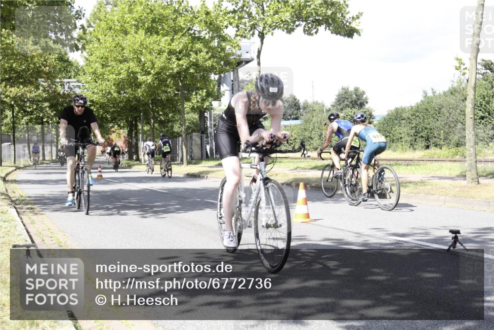 11.08.2024 - GEWOBA Citytriathlon Bremen H.Heesch http://msf.ph/oto/6772736 11.08.2024 13:16:32 Radfahren 409, 420, 444, 564 meine-sportfotos.de