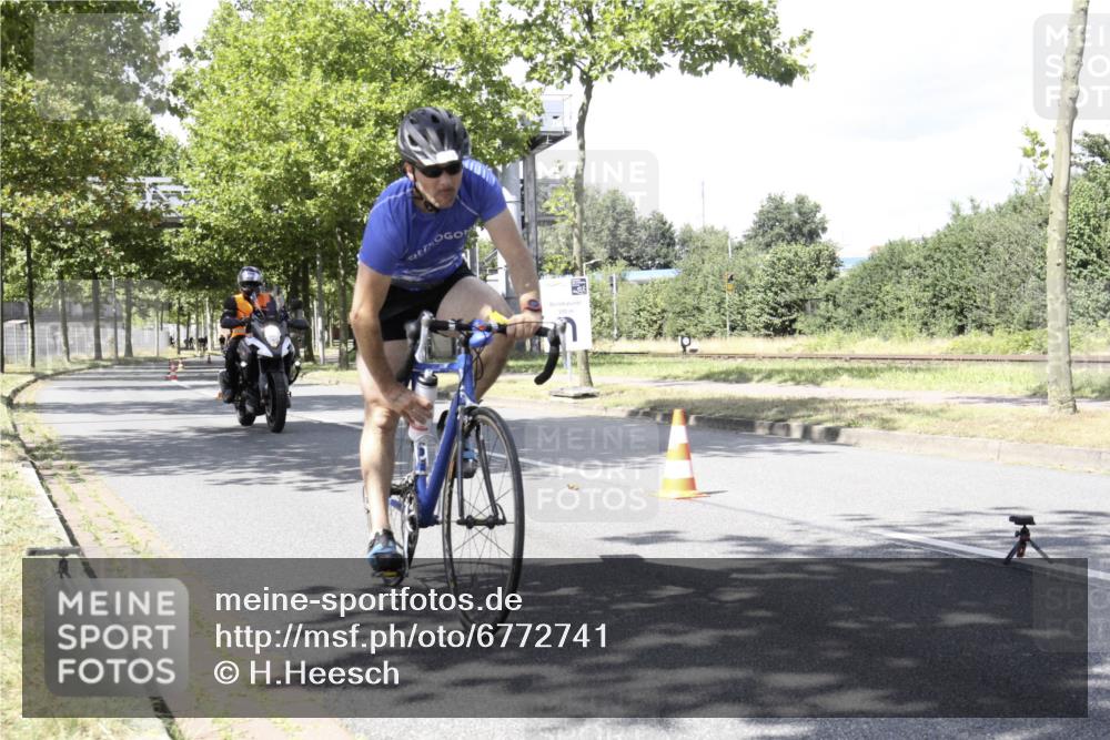 11.08.2024 - GEWOBA Citytriathlon Bremen H.Heesch http://msf.ph/oto/6772741 11.08.2024 13:16:36 Radfahren 409, 420, 444, 466, 564, 618 meine-sportfotos.de