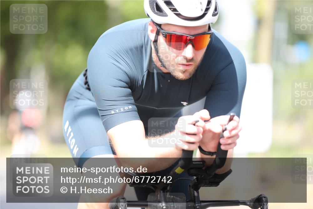 11.08.2024 - GEWOBA Citytriathlon Bremen H.Heesch http://msf.ph/oto/6772742 11.08.2024 11:38:43 Radfahren 769, 791, 824, 1038 meine-sportfotos.de
