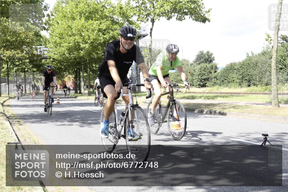 11.08.2024 - GEWOBA Citytriathlon Bremen H.Heesch http://msf.ph/oto/6772748 11.08.2024 13:16:49 Radfahren 365, 366, 397, 431, 466, 486, 521, 544, 547, 618 meine-sportfotos.de