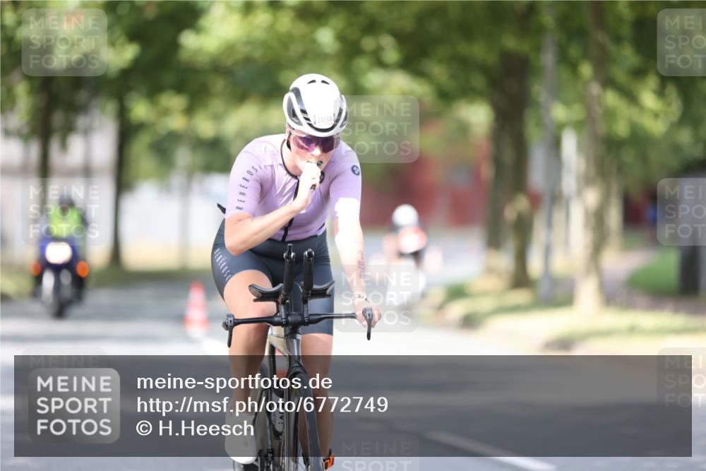 11.08.2024 - GEWOBA Citytriathlon Bremen H.Heesch http://msf.ph/oto/6772749 11.08.2024 11:38:44 Radfahren 769, 791, 824, 1038 meine-sportfotos.de