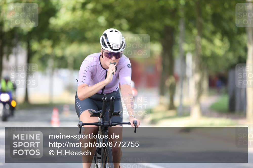 11.08.2024 - GEWOBA Citytriathlon Bremen H.Heesch http://msf.ph/oto/6772755 11.08.2024 11:38:44 Radfahren 769, 791, 824, 1038 meine-sportfotos.de