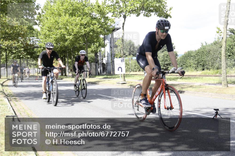 11.08.2024 - GEWOBA Citytriathlon Bremen H.Heesch http://msf.ph/oto/6772757 11.08.2024 13:16:53 Radfahren 365, 366, 397, 431, 466, 486, 521, 544, 547, 618, 693 meine-sportfotos.de